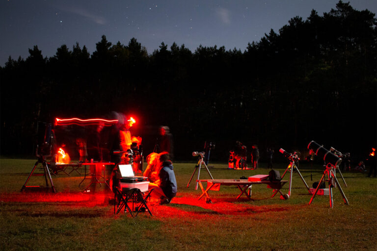 Obserwacje nieba podczas obozu astronomicznego